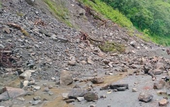 पहिरोले बाजुरा र अछाममा सडक अवरुद्ध 